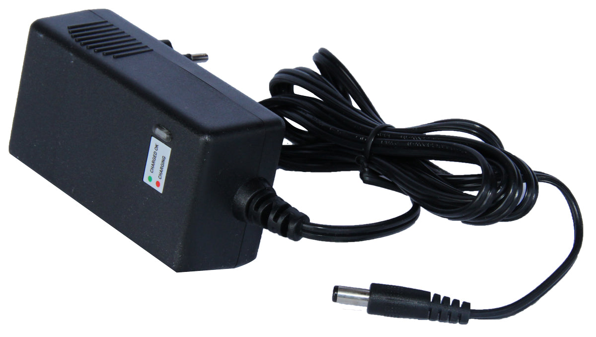 Ladegerät 24V / 1,5A - Ladegerät für Bleiakkus 24 Volt Betriebsspannung Eingang/Input: AC 100V - 240V 50/60 Hz 1.2 A Ausgang/Output: 24V 1.500 mA / 1.5 A Stecker: DCJ 5.5 mit integrierter LED-Anzeige und Auto-Abschaltfunktion (rot=ladend; grün=fertig gela