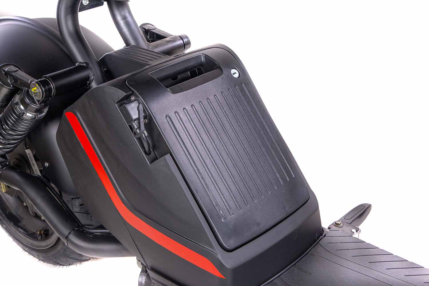Chopper S PRO E-Chopper - Motorleistung 2000W, max. Geschwindigkeit 45 km/h Reichweite bis zu 90 km Inkl. Handyhalterung und USB Ladebuchse Integrierter Bluetooth Lautsprecher EU weit straßenzugelassen nach L1e (45 km/h) - von SXT-Scooters