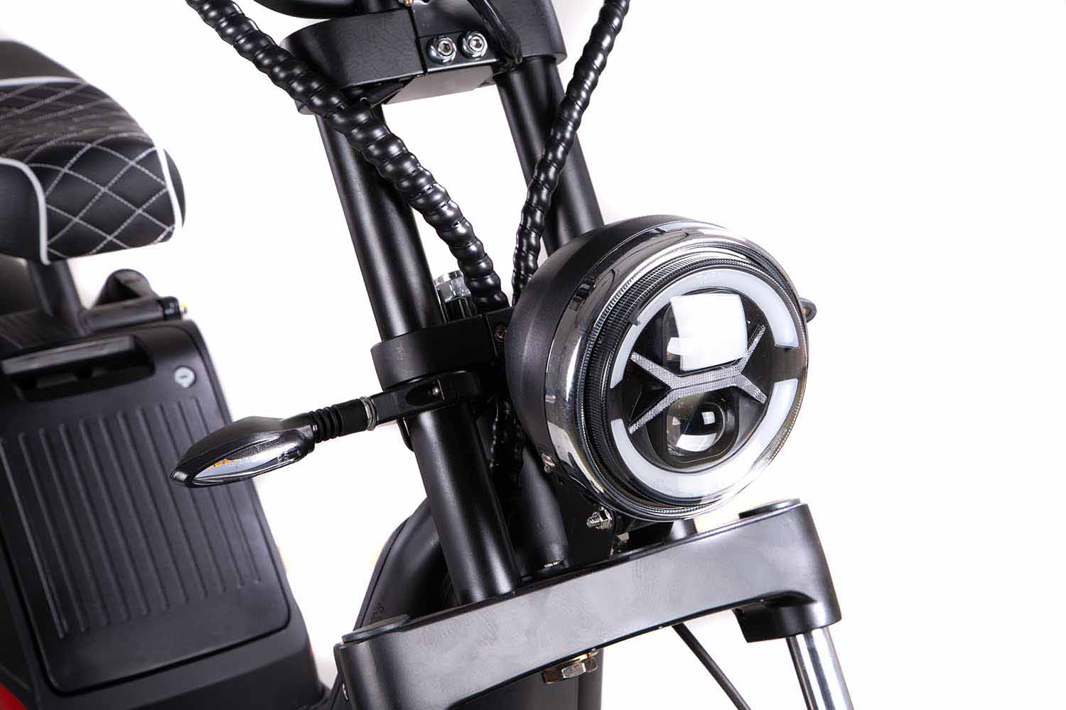Chopper S PRO E-Chopper - Motorleistung 2000W, max. Geschwindigkeit 45 km/h Reichweite bis zu 90 km Inkl. Handyhalterung und USB Ladebuchse Integrierter Bluetooth Lautsprecher EU weit straßenzugelassen nach L1e (45 km/h) - von SXT-Scooters