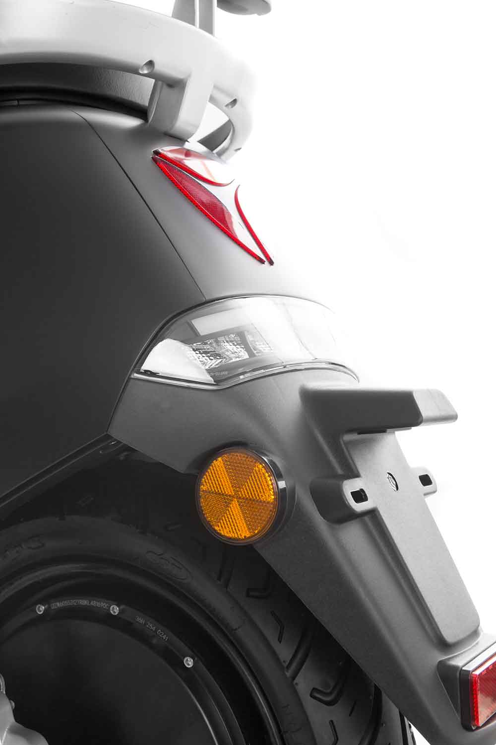 Yadea G5 E-Roller - 2300W GTR 3.0 Nabenmotor inkl. Alarmanlage und Wegfahrsperre 7 Zoll VA LCD Hochkontrast-Display - von SXT-Scooters
