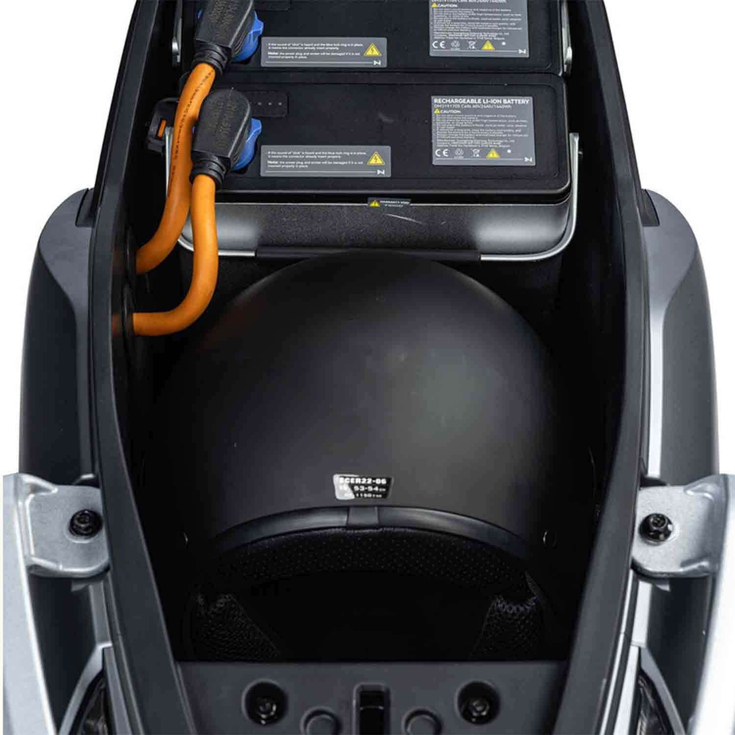 UrbanCruiser 200 E-Roller - Lieferbar ab: Februar 2025 150 km Reichweite für lange Fahrten 2 kW Bosch-Motor für starke Leistung Kompakt und leicht zu parken Entnehmbarer Akku flexibel laden Hydraulikbremsen und LED-Licht für Sicherheit - von SXT-Scooters