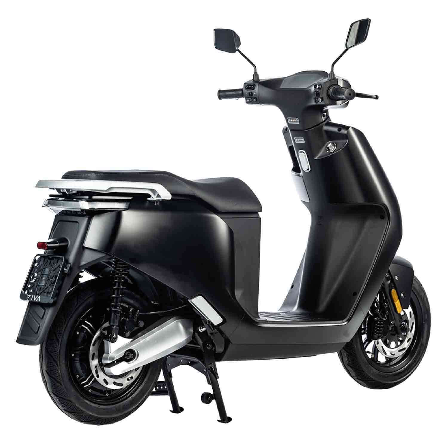 UrbanCruiser 400 E-Roller - Lieferbar ab: Februar 2025 4650W Bosch-Motor für starke Leistung 85 km/h Höchstgeschwindigkeit 90 km Reichweite für lange Strecken Herausnehmbare Batterien für Flexibilität Vollwertiges Helmfach Hydraulische CBS-Bremsen für Sic