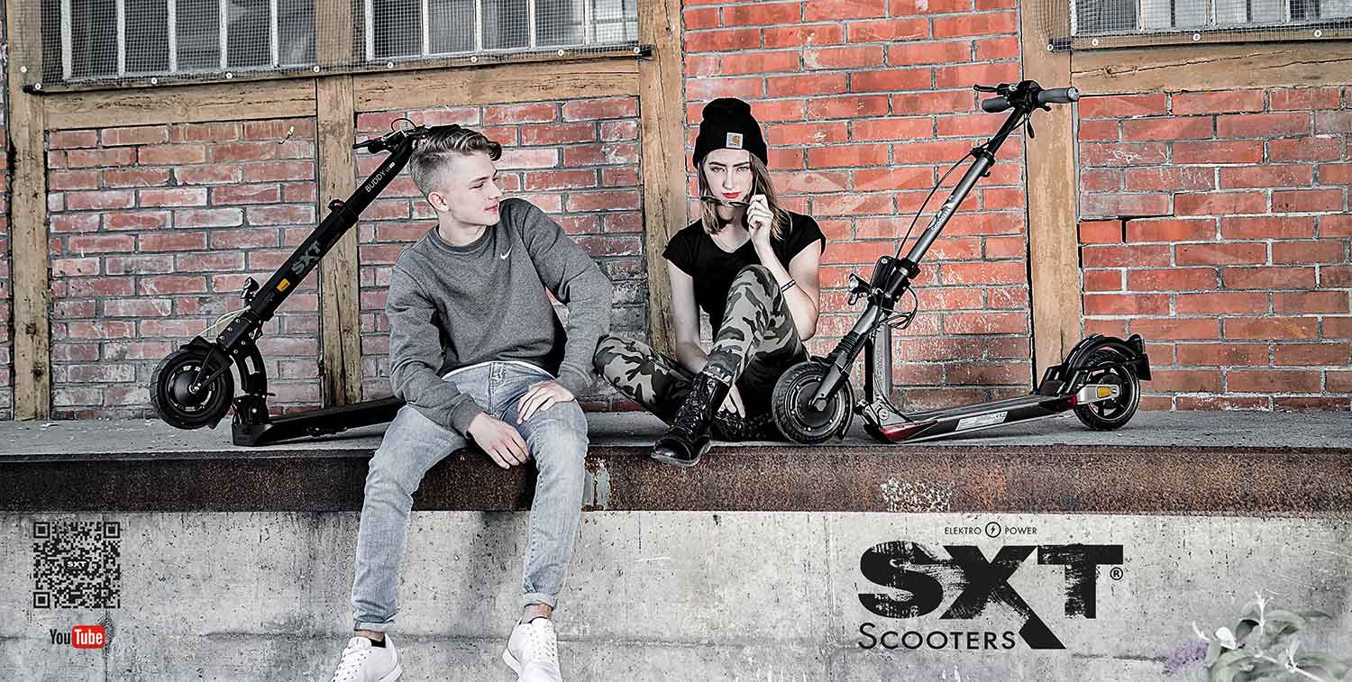 PVC-Plane aus 300 g/m² Meshgewebe, Werbeplane - einseitig vierfarbig bedruckt (4/0) Rückseite unbedruckt Druck auf wetterfestes und winddurchlässiges 300 g/m² Meshgewebe (Brandschutzklasse B1) abwaschbar metallische Rundum-Ösung für einfaches Anbringen (i