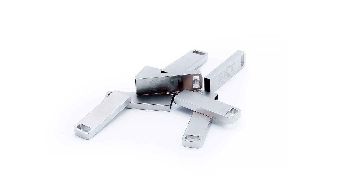 USB-Stick 2.0 - USB-Stick 2.0 mit SXT-Scooters Logo Kapazität: 8GB Farbe: Silber Maße: 4,2 x 1,2 x 0,4 cm (Länge x Breite x Höhe) - von SXT-Scooters