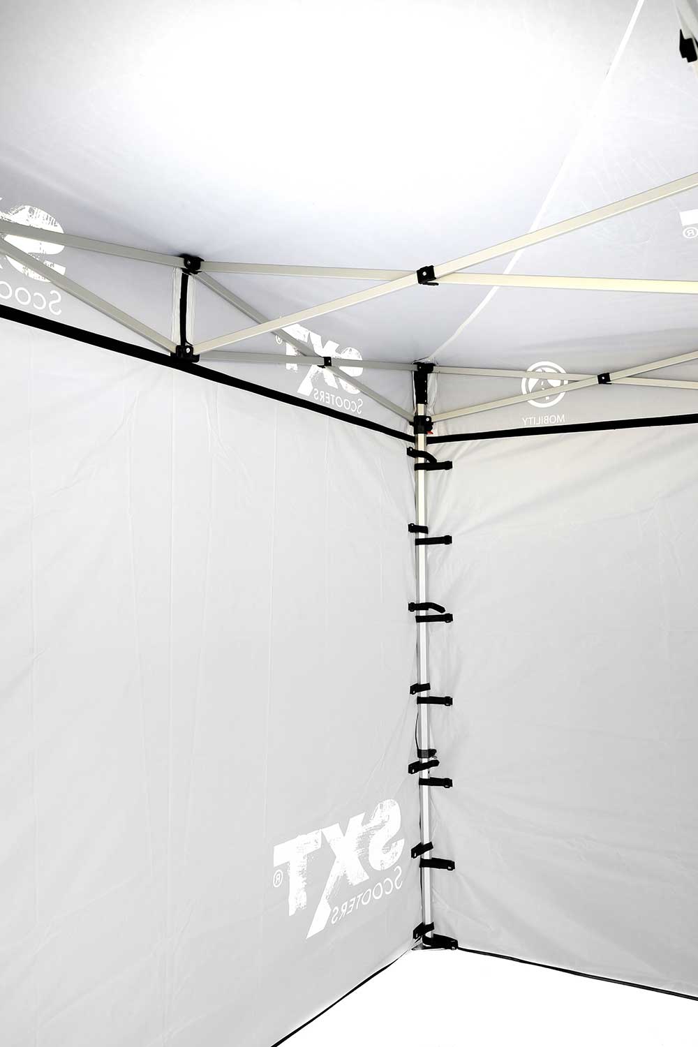 SXT Messezelt 3m x 3m - der Lieferumfang beinhaltet: 1x Dachplane mit SXT-Schriftzug 2x Seitenplane mit SXT-Schriftzug 1x Seitenplane ohne SXT-Schriftzug 1x Aluminiumgestell 1x Roll- und Tragetasche weitere Informationen: Zeltgröße: 3x3m Farbe: schwarz Pl
