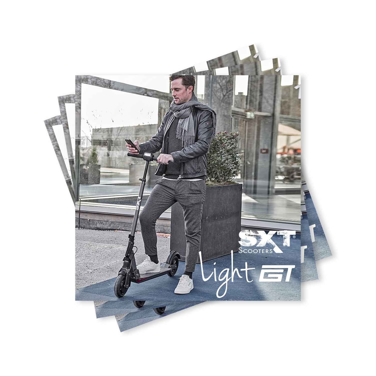 SXT Light GT Werbebroschüre (10er Pack) - Hochwertige Werbebroschüre für das Modell SXT Light GT 12-seitiger Produktkatalog Maße: 210 x 210 mm - von SXT-Scooters
