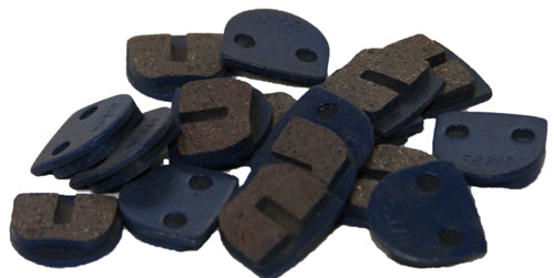 Bremsbeläge eckig - Set (2 Stk.) für einen Bremssattel - Bremsbeläge eckig inklusive Magnet pro Bremssattel wird ein Set (2 Stk.) benötigt original SXT Bremsbeläge gewährleisten jederzeit einen sicheren und zuverlässigen Bremsvorgang Bremsbeläge passen an