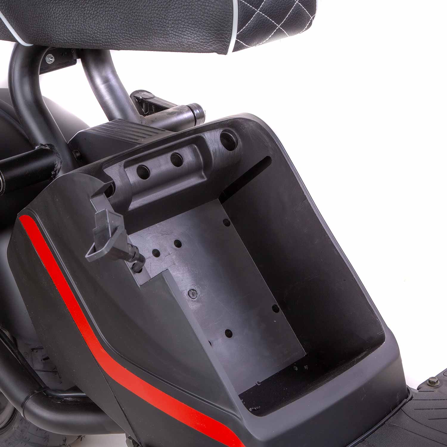 Chopper S PRO E-Chopper - Motorleistung 2000W, max. Geschwindigkeit 45 km/h Reichweite bis zu 90 km Inkl. Handyhalterung und USB Ladebuchse Integrierter Bluetooth Lautsprecher EU weit straßenzugelassen nach L1e (45 km/h) - von SXT-Scooters
