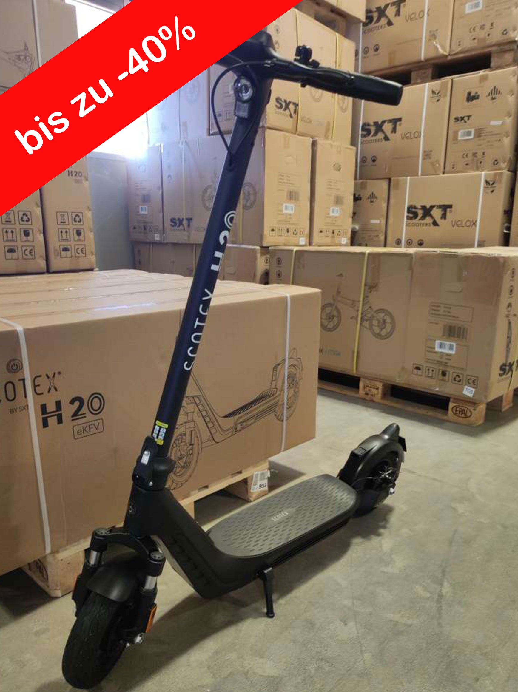 GEBRAUCHT - SCOTEX H20 - schwarz - Der Roller stammt aus einer Kundenrücksendung und befindet sich in einem guten technischen und optischen Zustand. Unschwer zu erkennen, basiert der Scotex H20 eKFV zugelassene Elektroscooter auf seinem etwas abgespeckten