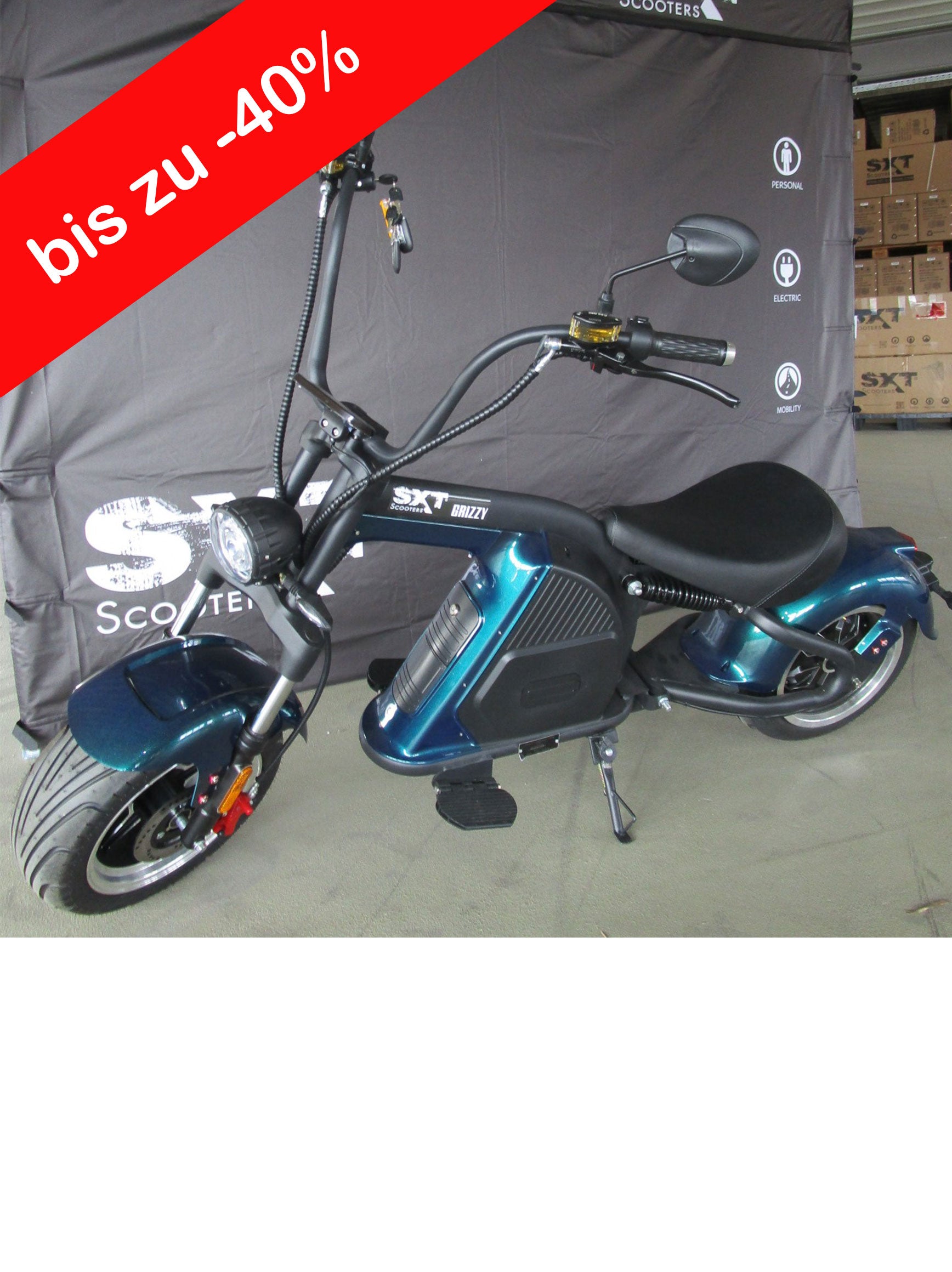 GEBRAUCHT - SXT Grizzy - blau - Der Roller stammt aus einer Kundenrücksendung und befindet sich in einem guten technischen und optischen Zustand. "Born to be wild" passt wohl wenn, dann am Besten zum neuen Schlachtschiff unserem SXT Grizzy. Mit seinem bul