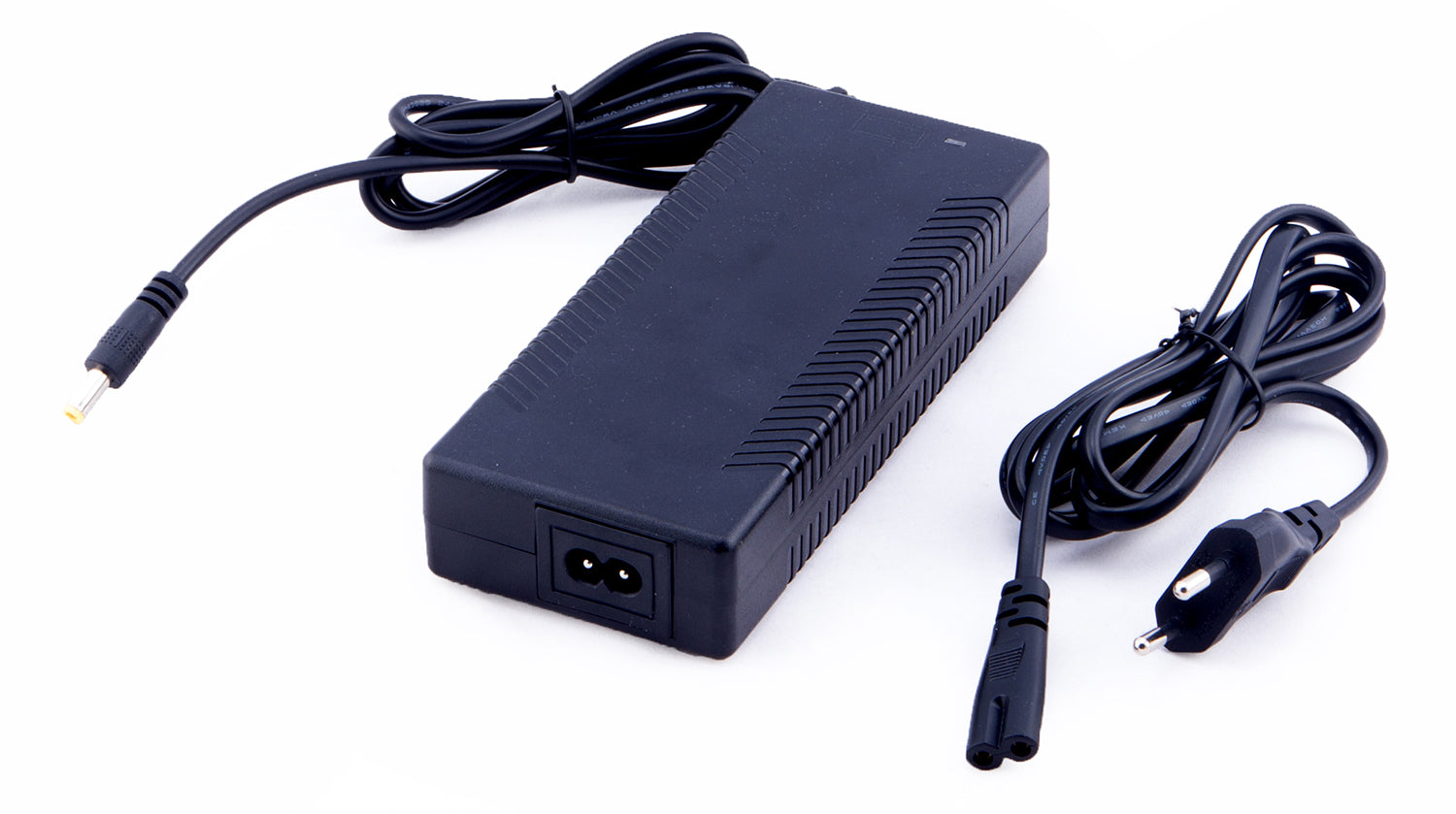 Ladegerät 37,4V / 3,5A - Leistung: 37,4V / 3,5A Passend für die Modelle SXT Light und SXT Light Plus Maße: 17,0 x 7,0 x 3,3 cm (L x B x H) Ohne Tragebeutel Variante 1 besitzt einen zusätzlichen Adapter für die größere Steckverbindung und ist mit dem Model