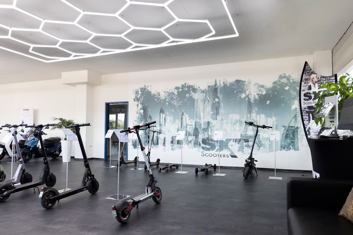 showroom_2.jpg - SXT-Scooters