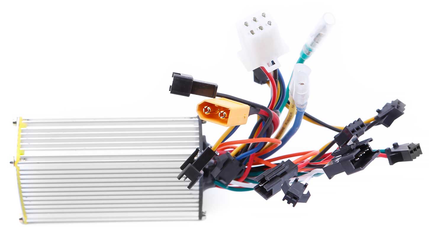 Steuergerät 36V / 250W - elektronisches Steuergerät 36 Volt Betriebsspannung 250 Watt Maße (ohne Verkabelung): 2,70 x 8,30 x 4,70 cm (HxBxT) verkabelt - von SXT-Scooters