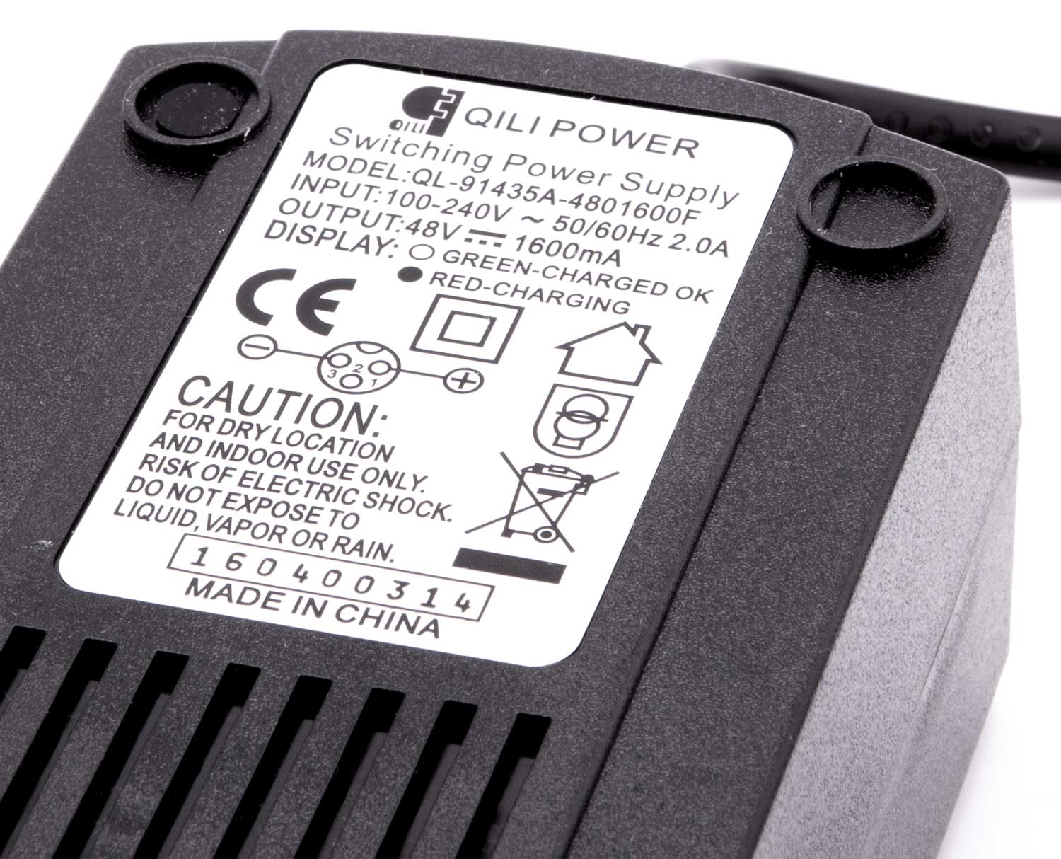 Ladegerät 48V 1,6 A - der Lieferumfang beinhaltet: 1x Ladegerät für Bleiakkus 48 V / 1,6 A 48 Volt Betriebsspannung Eingang/Input: AC 100V - 240V 50/60 Hz Ausgang/Output: 48 V / 1.600 mA / 1.6 A Stecker: XLR Steckverbinder (weiblich) mit integrierter LED-