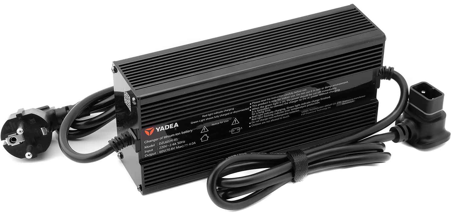 Ladegerät 70,5 V / 4,0 A - der Lieferumfang beinhaltet: 1x Lithium Ladegerät 70,5 V / 4,0 A Technische Daten: Betriebsspannung: 70,5 Volt Eingang/Input: AC 180V - 240V 2,0A MAX 50Hz Ausgang/Output: 70,5 V / 4,0 A mit integrierter LED-Anzeige und Auto-Absc