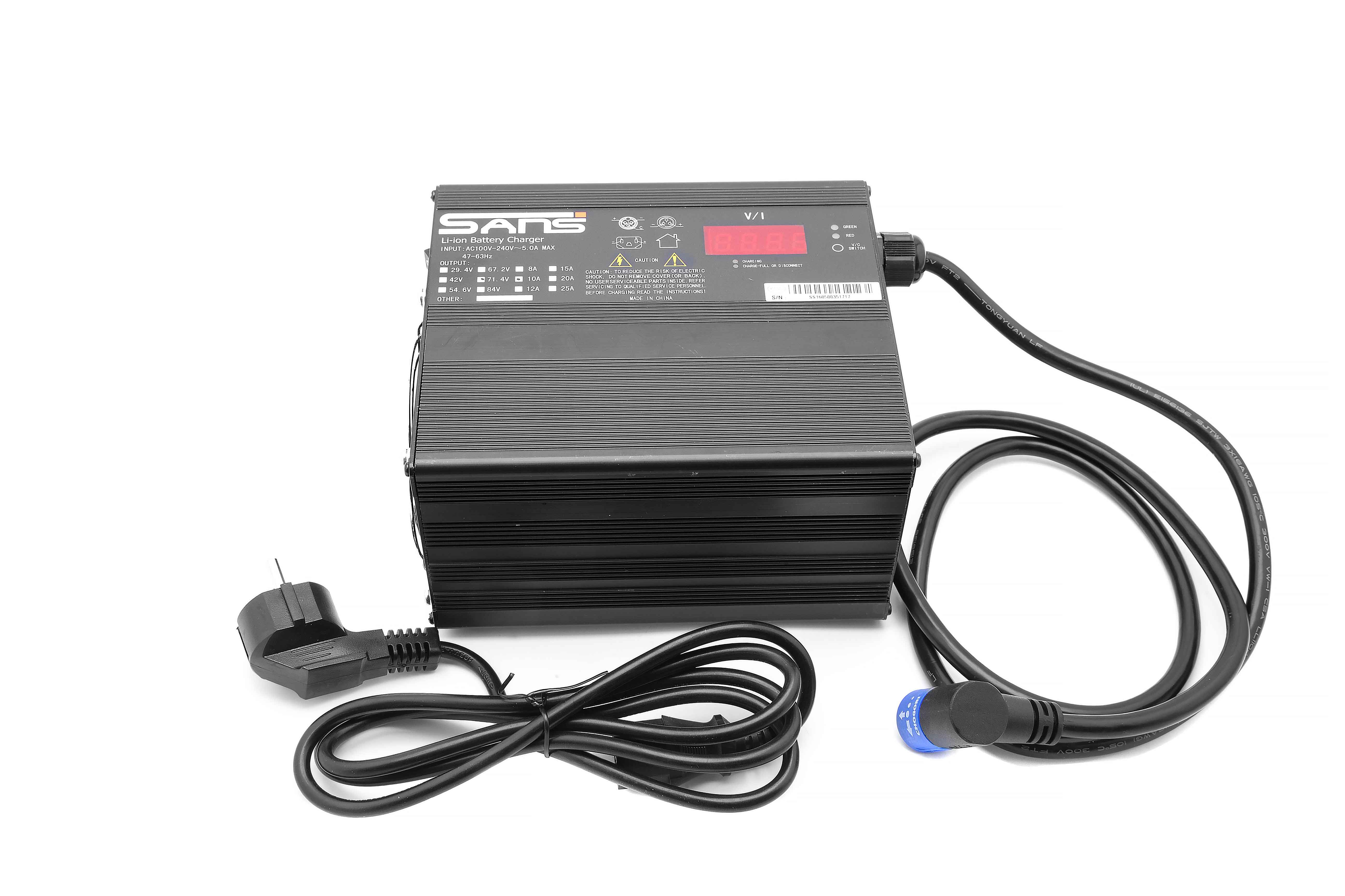 Lithium Ladegerät 60V / 10A - passendes Lithium Ladegerät für diverse Elektrogeräte nicht kompatibel mit SXT Scooter Modellen Ausgangsspannung: 71,4 V / 10A Maße: 17,5 x 15,0 x 10,5 cm - von SXT-Scooters