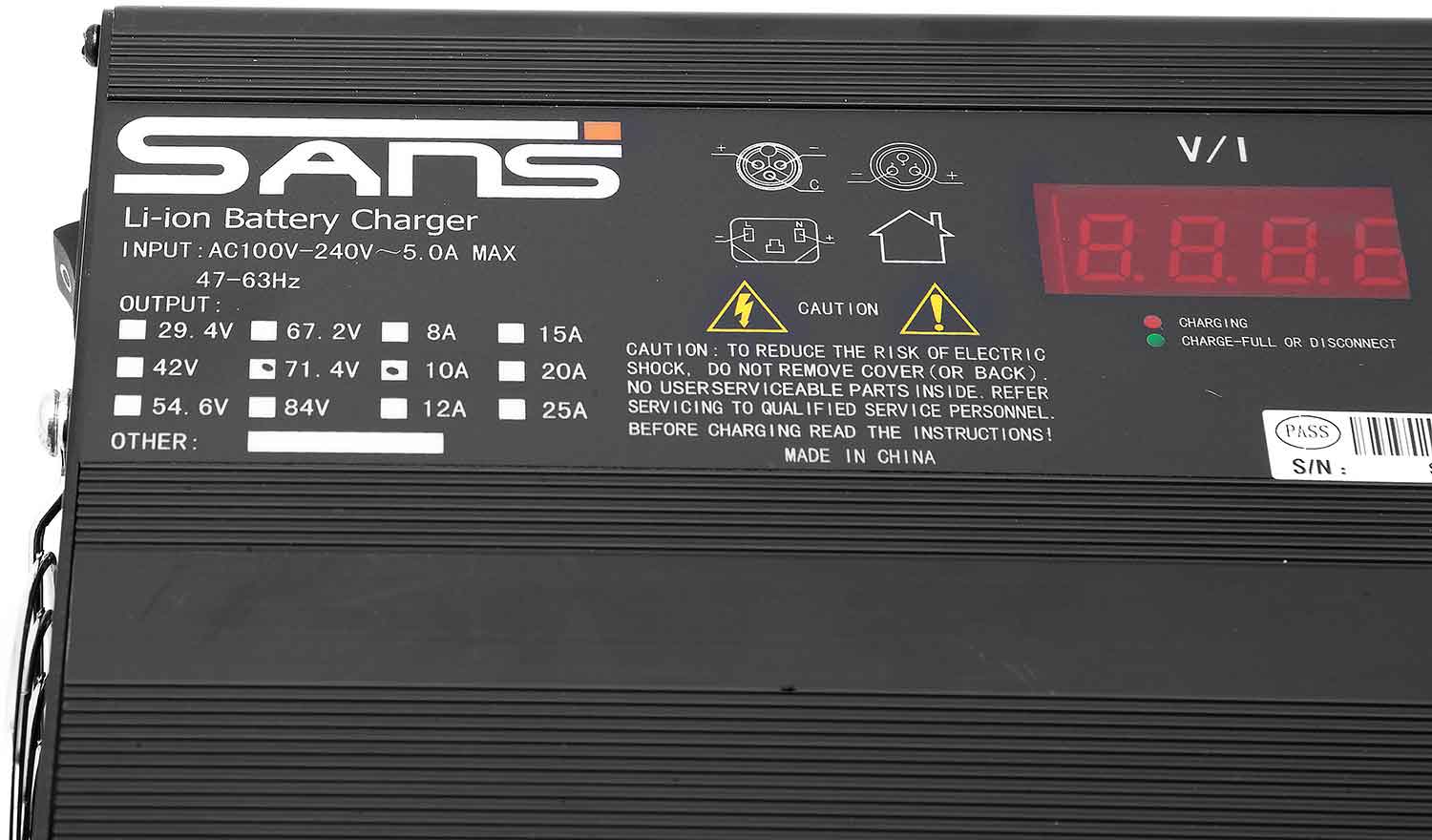 Lithium Ladegerät 60V / 10A - passendes Lithium Ladegerät für diverse Elektrogeräte nicht kompatibel mit SXT Scooter Modellen Ausgangsspannung: 71,4 V / 10A Maße: 17,5 x 15,0 x 10,5 cm - von SXT-Scooters