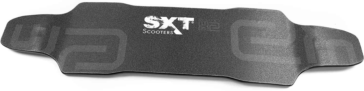 Trittbrett / Deck - Passendes Trittbrett / Deck für das Modell SXT Board X2 Material: 8 lagiges Hard Rock Maple mit zusätzlichen Fiberglasschichten Curved Deck Maße: 101,0 x 23,7 x 5,0 cm - von SXT-Scooters