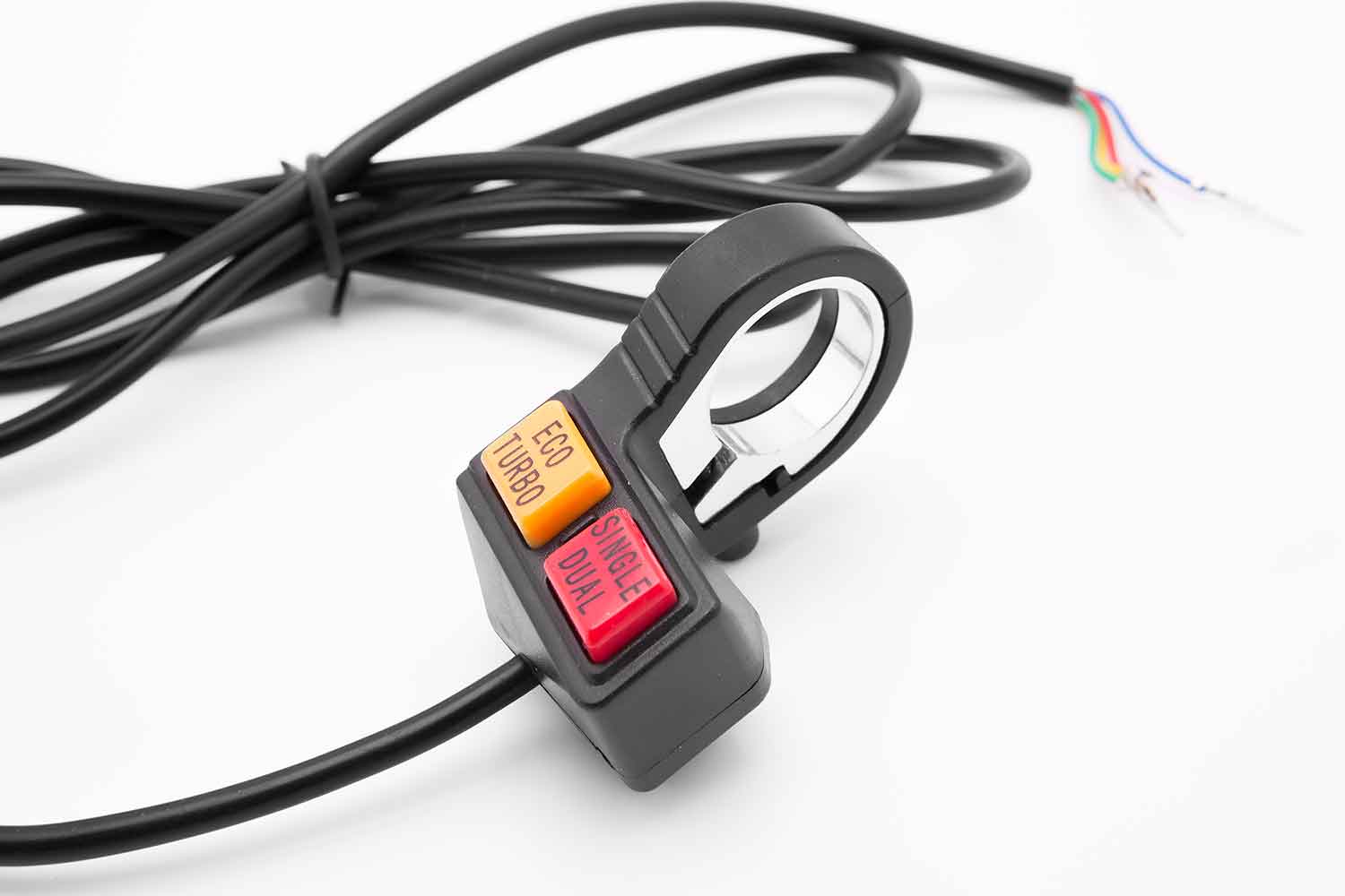 Schalter Eco Turbo / Single Dual - Passender Eco Turbo- und Single Dual-Schalter für den SXT Ultimate Pro der alten Generation 4-polige Steckverbindung Maße (Schalter): 4,0 x 3,0 x 6,0 cm (Länge x Breite x Höhe) Kabellänge: 140,0 cm - von SXT-Scooters