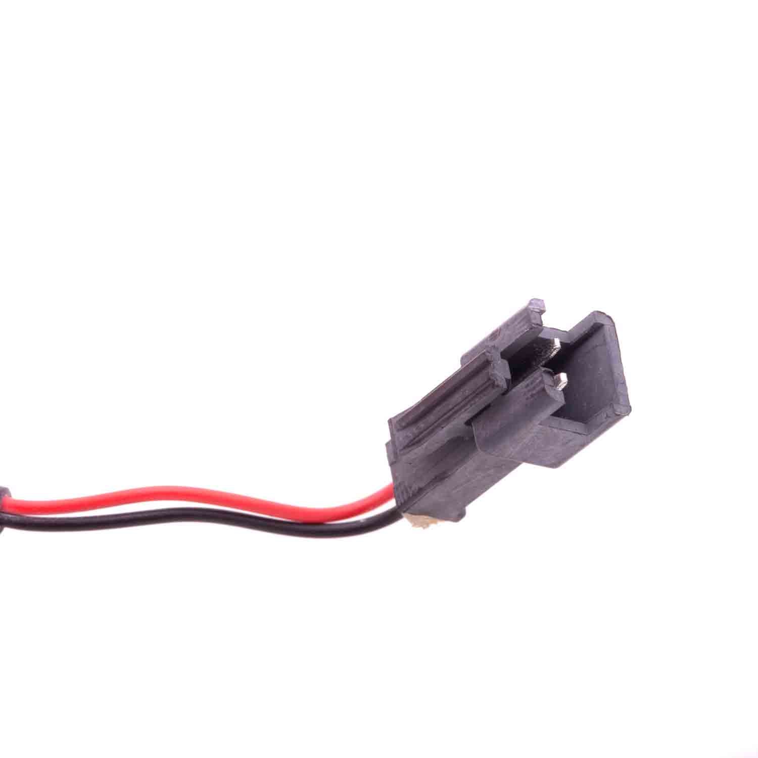 Vorderlicht - Passendes Vorderlicht für das Modell SXT TITO Ausgangsspannung: 6V Leistung: 2,4W 2-polige Steckverbindung CE-zertifiziert Maße (ohne Kabel): 70 x 38 x 35 mm (Länge x Breite x Tiefe) Kabellänge: 156 mm Inkl. Schraube, Kontermutter und Unterl