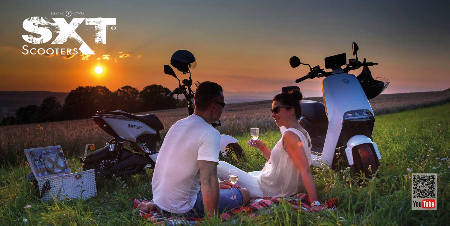 PVC-Plane aus 300 g/m² Meshgewebe, Werbeplane - einseitig vierfarbig bedruckt (4/0) Rückseite unbedruckt Druck auf wetterfestes und winddurchlässiges 300 g/m² Meshgewebe (Brandschutzklasse B1) abwaschbar metallische Rundum-Ösung für einfaches Anbringen (i