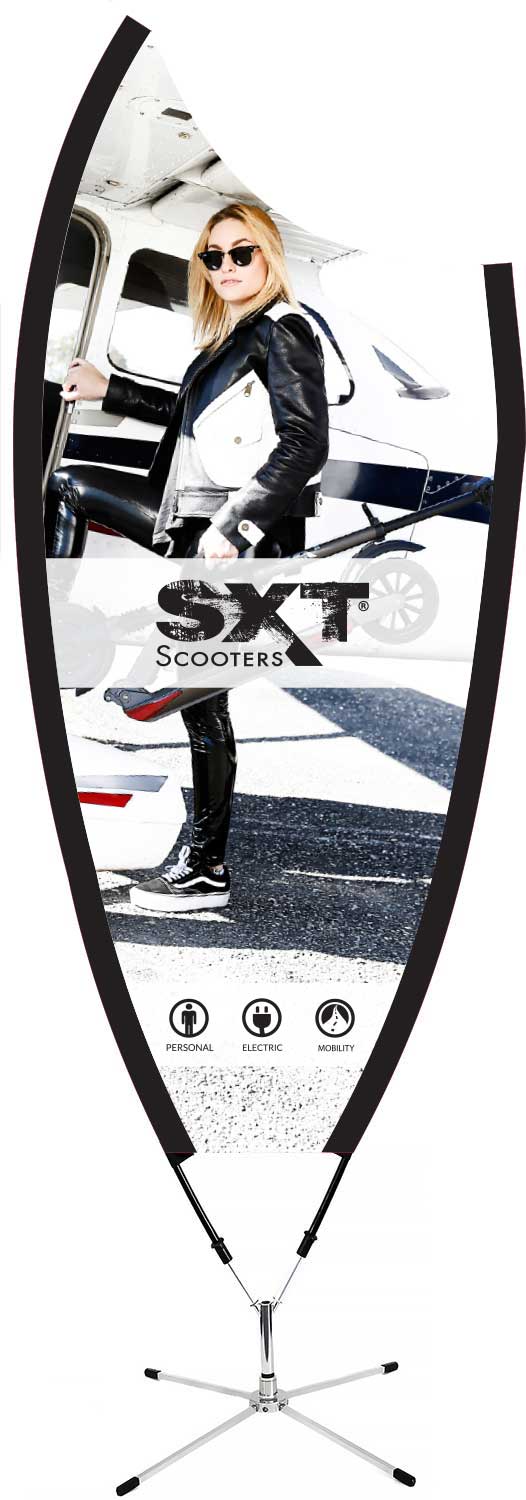 SXT Shark Banner - der Lieferumfang beinhaltet: 1x Banner mi SXT-Motiv 1x Standfuß in Chromoptik 1x V-Aufnahme mit Kunststoffgestänge weiteren Information: Maße (HxB) 2,40 x 1,00 m Gewicht: ca. 4 kg - von SXT-Scooters