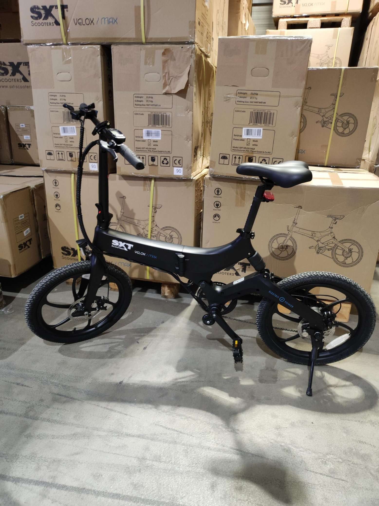 GEBRAUCHT - SXT Velox MAX - schwarz - Das E-Bike stammt aus einer Kundenrücksendung und befindet sich in einem guten technischen und optischen Zustand. Das neue SXT Velox MAX ist wie der Name schon sagt die Maxi Version des vor 2 Jahren auf dem Markt erfo