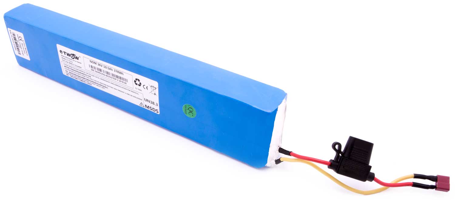 Lithium-Ionen-Akku 36V / 10,5Ah - Spannung: 36V Kapazität: 10,5Ah (378Wh) Mit Samsung Li-Zellen UN38.3 zertifiziert Maße: 34,0 x 7,0 x 3,7 cm (L x B x H) Kompatibel mit dem Modell SXT Light Plus V - von SXT-Scooters