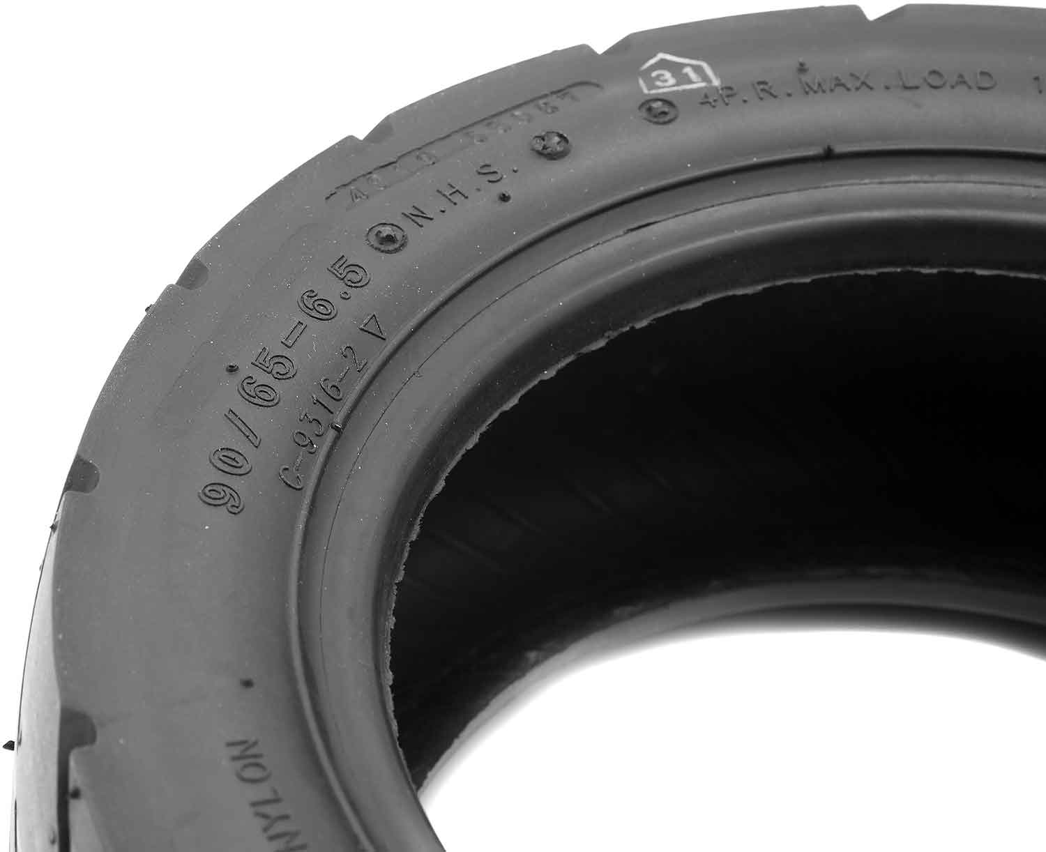 Reifen mit Straßenprofil 90/65-6.5 (C9316-2) - Passender Reifen für die Modelle SXT Ultimate Pro +, SXT 1000 XL EEC - Facelift, SXT 500 EEC - Facelift und SXT Beast Pro Reifengröße: 90/65-6.5 Durchmesser: 25 cm Reifenbreite: 10 cm Material: Polyamid (Nylo